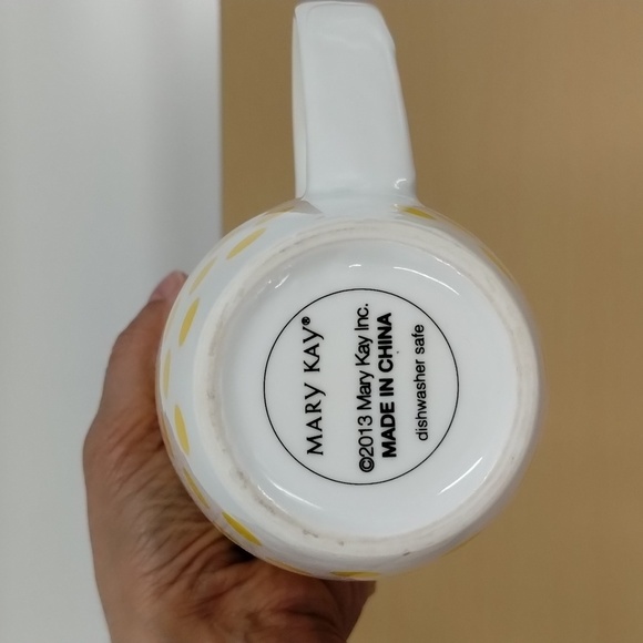 Mary Kay 2013 yellow polka dot ceramic tall coffee mug 6" 16 oz new in box HTF - Picture 4 of 5